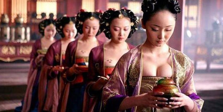 古代的乳娘有多苦逼 为了赚钱要做这件事（成人喂乳）