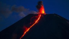 俄罗斯又有火山喷发，烟尘可能飘到美国（活火山喷发）