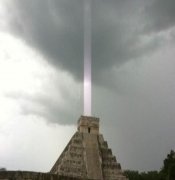 神秘光柱出现在金字塔，是否为世界末日前兆（世界末日预言）