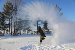 冰雾是怎么形成的：水汽凝华（又名冰晶雾）