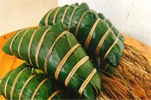 粽子是什么意思被竹叶包裹的食品形状多样