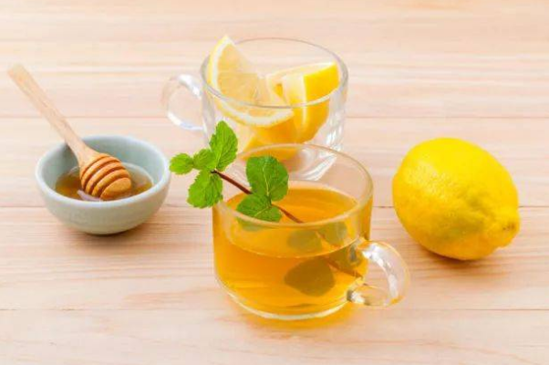绿茶蜂蜜水的功效润肠通便清肺止咳还能够排毒养颜