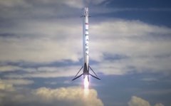 美国才是威胁！SpaceX残片构成威胁（登月火箭）