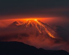 环太平洋火山带一火山活动剧烈，喷出糊状熔岩（火山喷发）