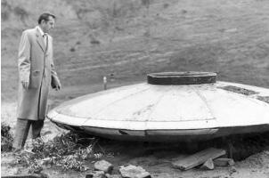 美国首任国防部长自杀之谜，公布外星飞碟被美国政府谋杀