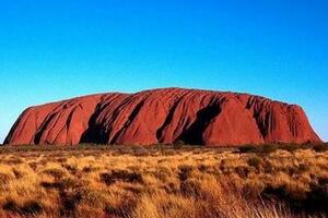 澳洲神石之谜，巨石不同季节变换不同的颜色(科学无解)